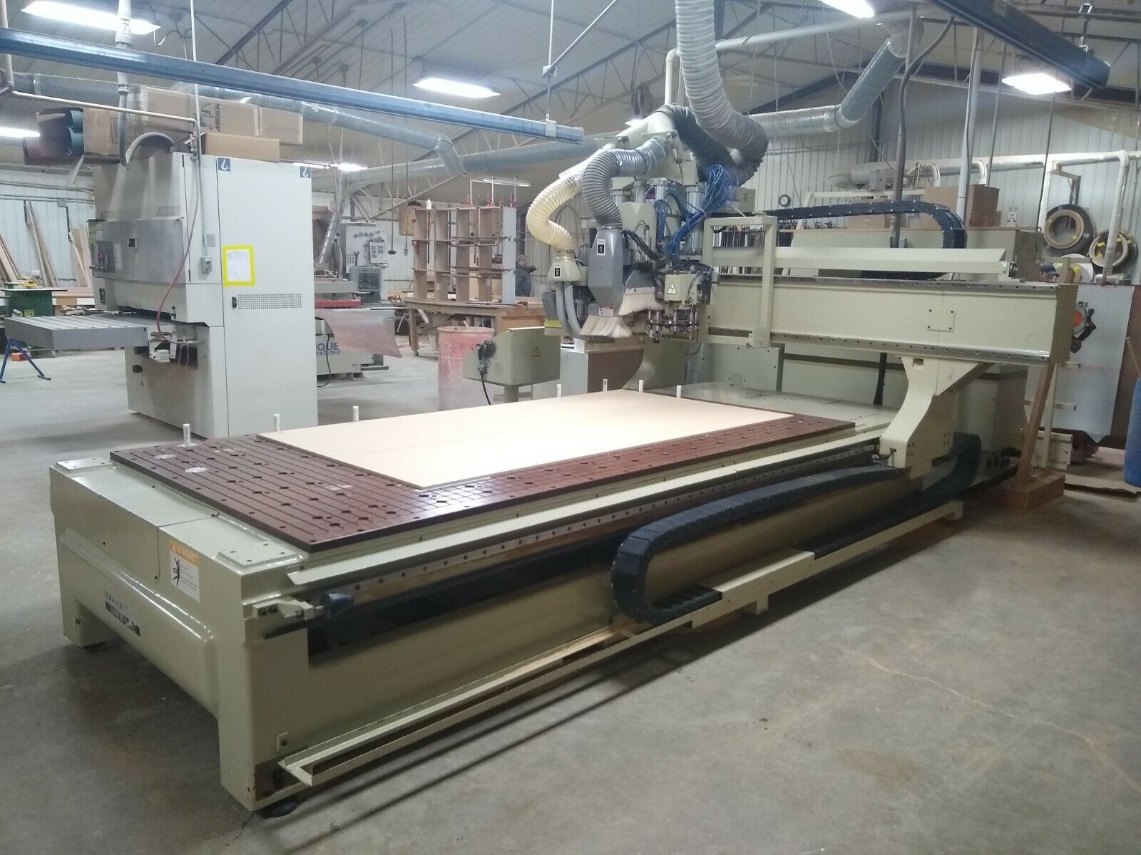 2000 Anderson Stratos SUP CNC Router showing the complete 5' × 10' vacuum table, Fanuc 0M-C control, and overall machine condition.