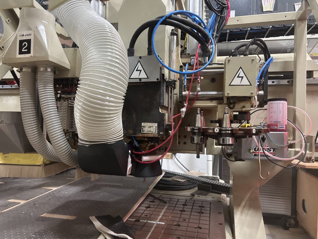 2000 Anderson Stratos SUP CNC Router - Spindle and Drill Head Assembly 2000 Anderson Stratos SUP CNC Router showing the complete machining head with 7.5 kW (10 HP) spindle, 8-position automatic tool changer, vertical multi-spindle drill head, and horizontal drilling attachments.