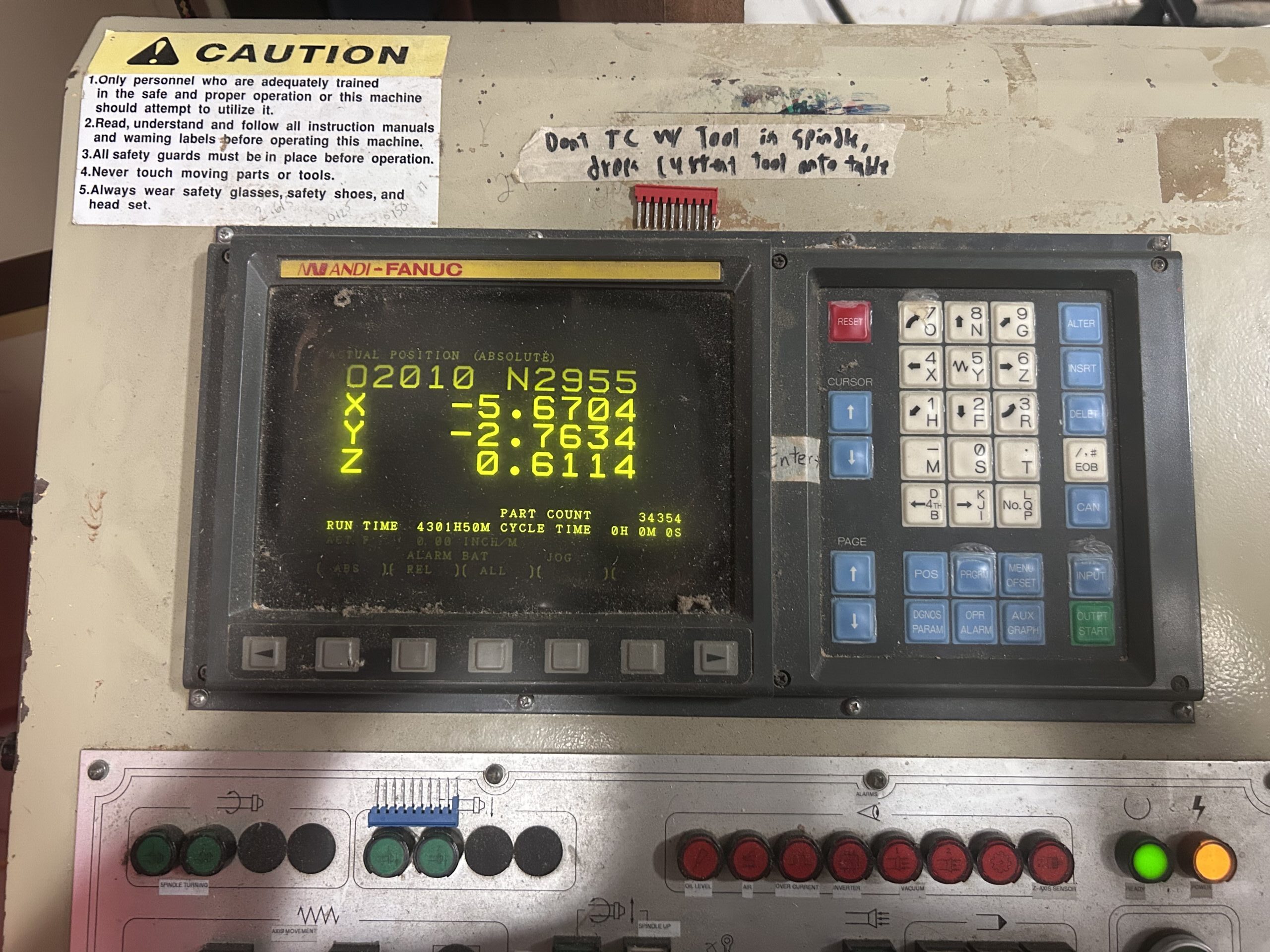 2000 Anderson Stratos SUP CNC Router - Fanuc 0M-C CNC Control Fanuc 0M-C CNC controller on the 2000 Anderson Stratos SUP CNC Router showing the operator keypad, display screen, and control panel in excellent condition.